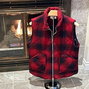Quilted Vest  Zip Front  with pockets Red and Black Plaid Size Large